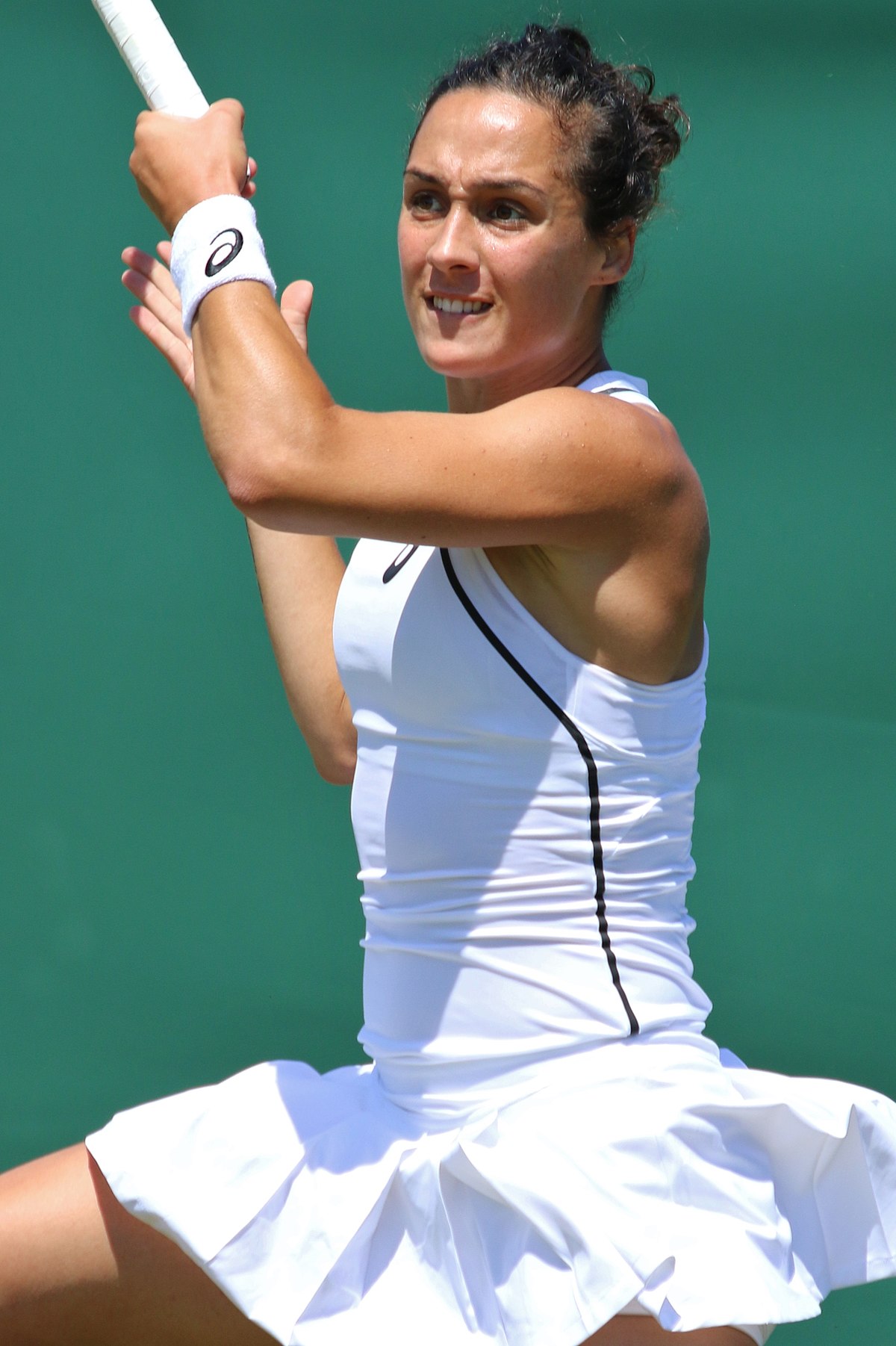 Tennis-Trevisan smiles her way into last eight in Paris