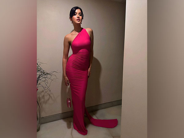  Shanaya Kapoor exudes Barbie vibes in pink dress
