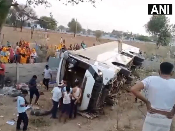Rajasthan: Jaipur-bound bus overturns on Delhi-Mumbai Express Highway in Dausa; 2 severely injured 