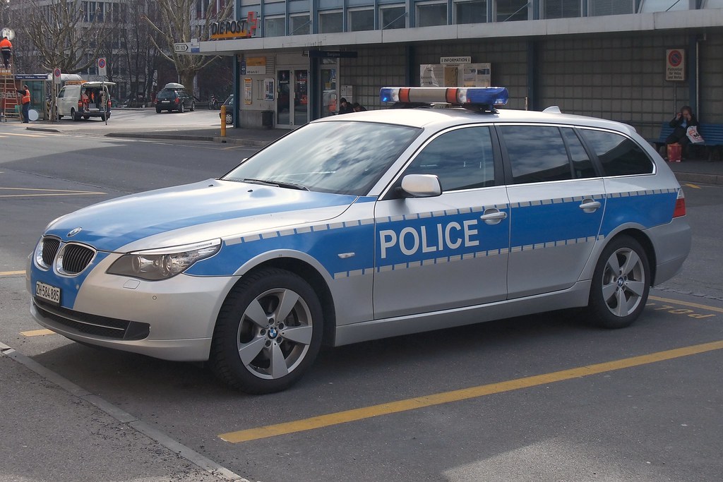 Swiss police: German woman apparently kills self, twin kids
