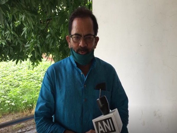 This isn't Manmohan Singh's govt which Gandhi family used to remote control: Naqvi