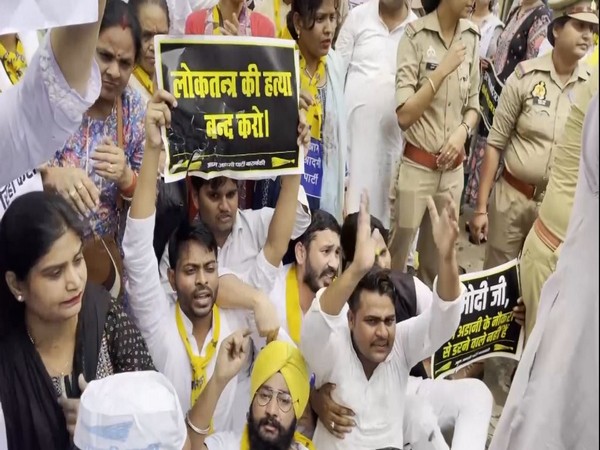 "Arvind Kejriwal's arrest unconstitutional...": AAP workers hold protest in Lucknow against party chief's arrest