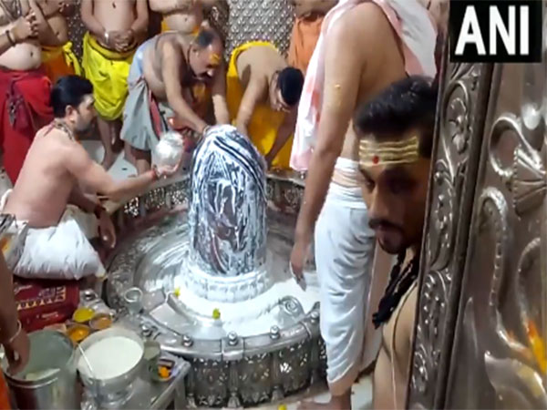 Thousands Gather at Mahakaleshwar Temple for Special 'Bhasma Aarti' on Second Sawan Somvar