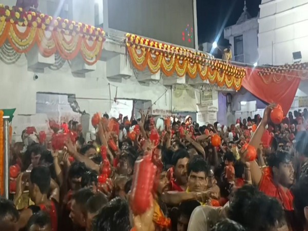 Thousands Gather for Sacred Shravan Prayers Across India