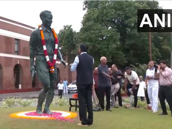 Tributes Flow for Hockey Legend Major Dhyan Chand on National Sports Day