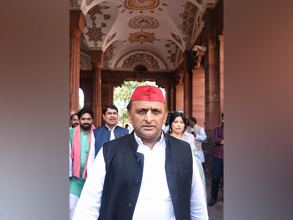 Akhilesh Yadav Hits Back at CM Yogi Adityanath over 'DNA' Jibe