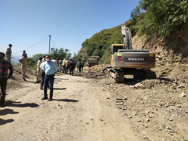 Major landslide in Himachal's Solan, clearance work on NH 5 underway