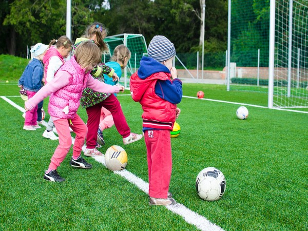 Canadian study reveals girls benefit from doing sports