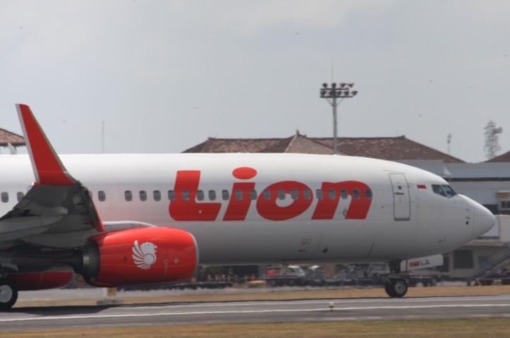 Indonesian Lion Air Boeing 737 passenger plane crashes off Jakarta