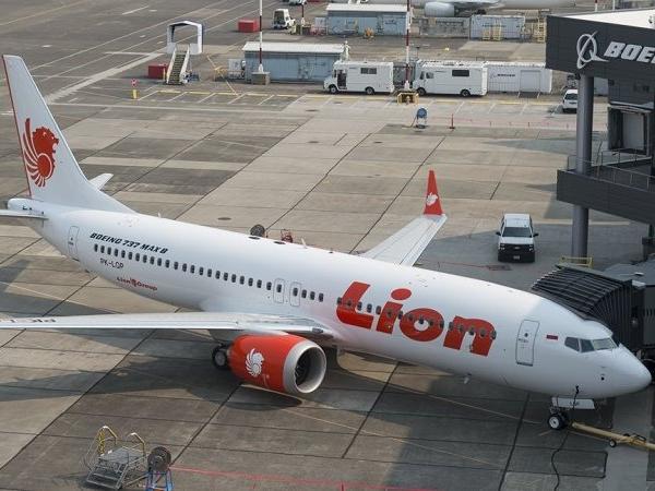 Indonesia plane crash: Pilot radioed alert on doomed jet's previous flight