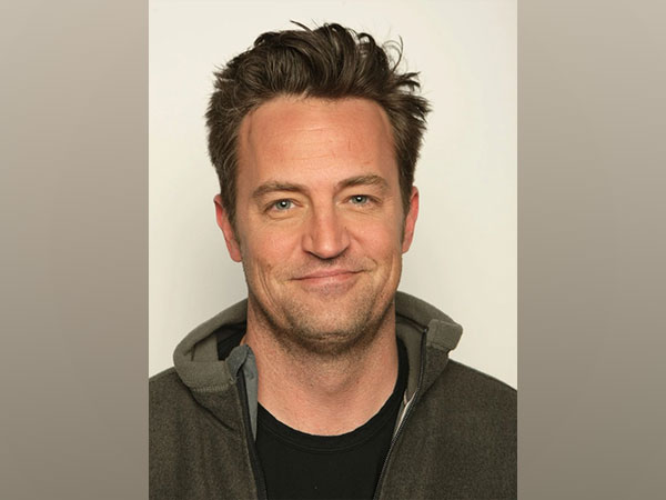 'Saturday Night Live' pays tribute to Matthew Perry