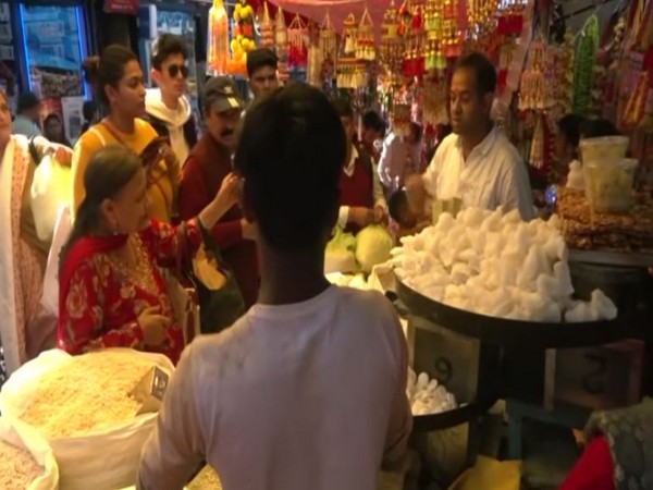 Dhanteras Festivities Ignite Shimla's Market Spirit