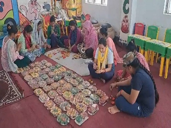 Aligarh Jail Inmates Illuminate Diwali with Designer Diyas Initiative