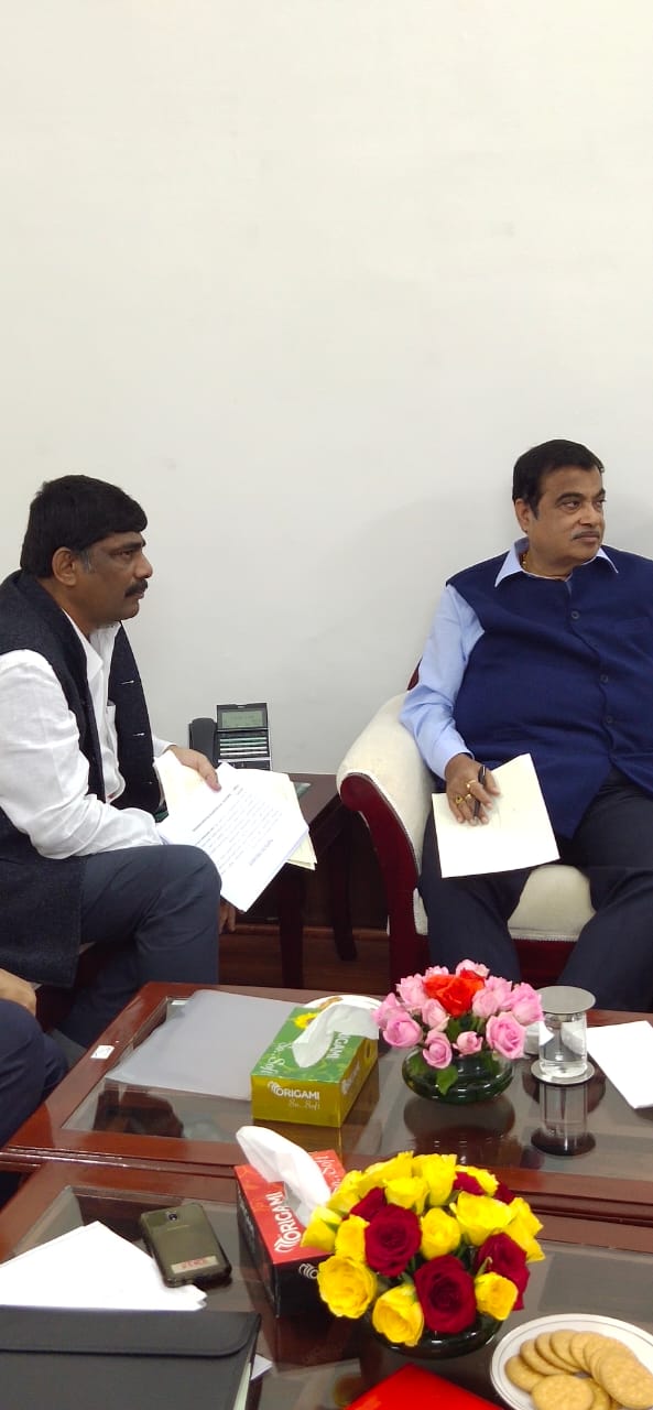 Delhi: DK Suresh meets Gadkari, discusses National Highway issue