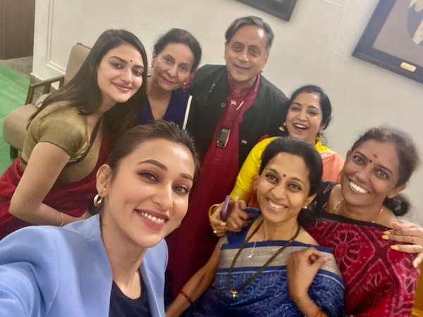 Shashi Tharoor posts apology after flak over '...attractive' photo with women MPs 