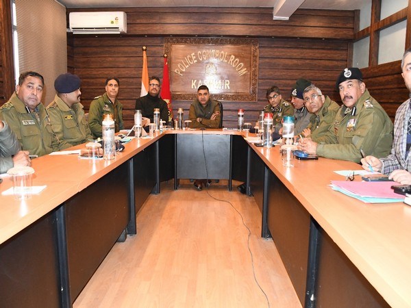 J-K: IGP Kashmir chairs meeting to review security, crime situation