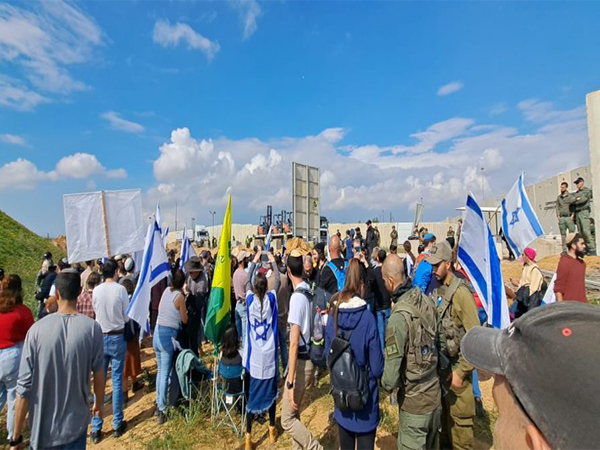 'Don't Feed Hamas': Grassroots Israeli protests against Gaza aid grow