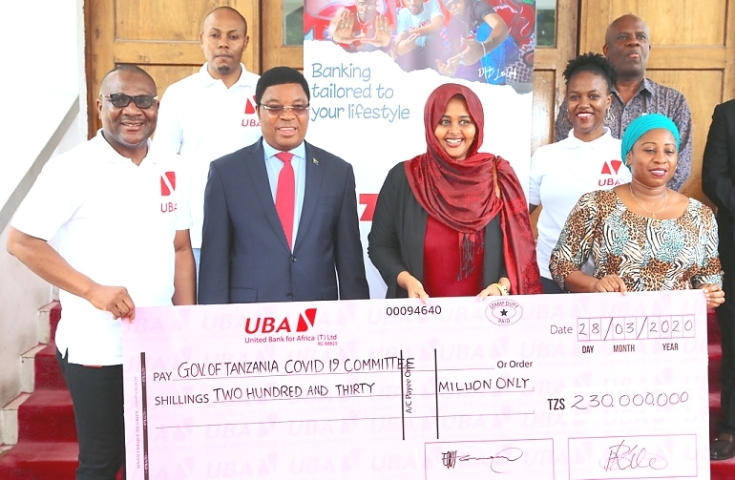 PM Kassim Majaliwa receives contributions of worth 1.185bn to fight COVID-19