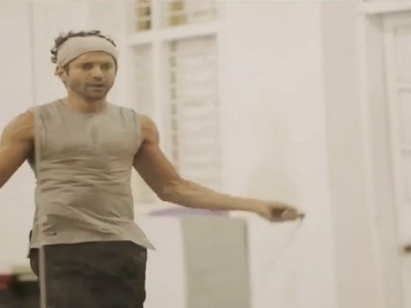 Farhan Akhtar shares BTS workout video from training session for 'Toofan'