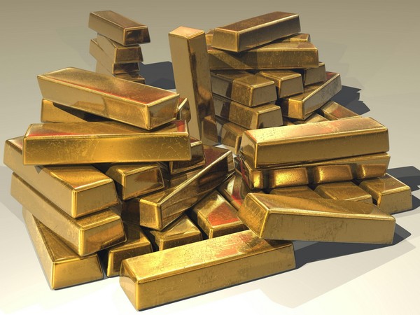 Global gold demand stays strong, supporting record-high prices