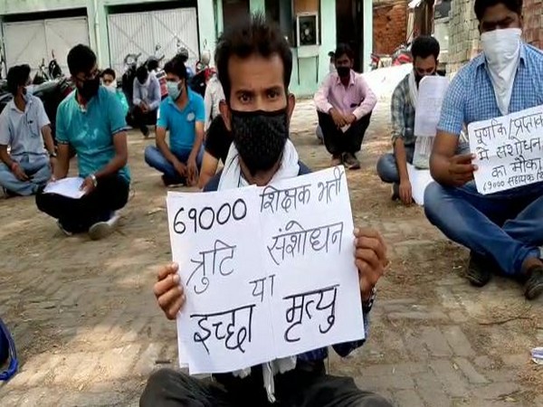 Assistant teacher applicants protest in Lucknow