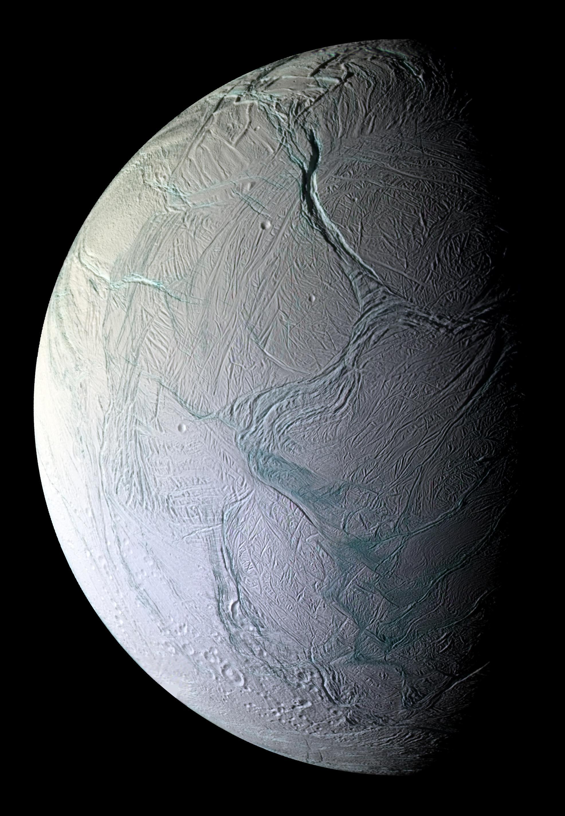 Webb detects large water vapor plume jetting from Saturn’s icy ocean moon