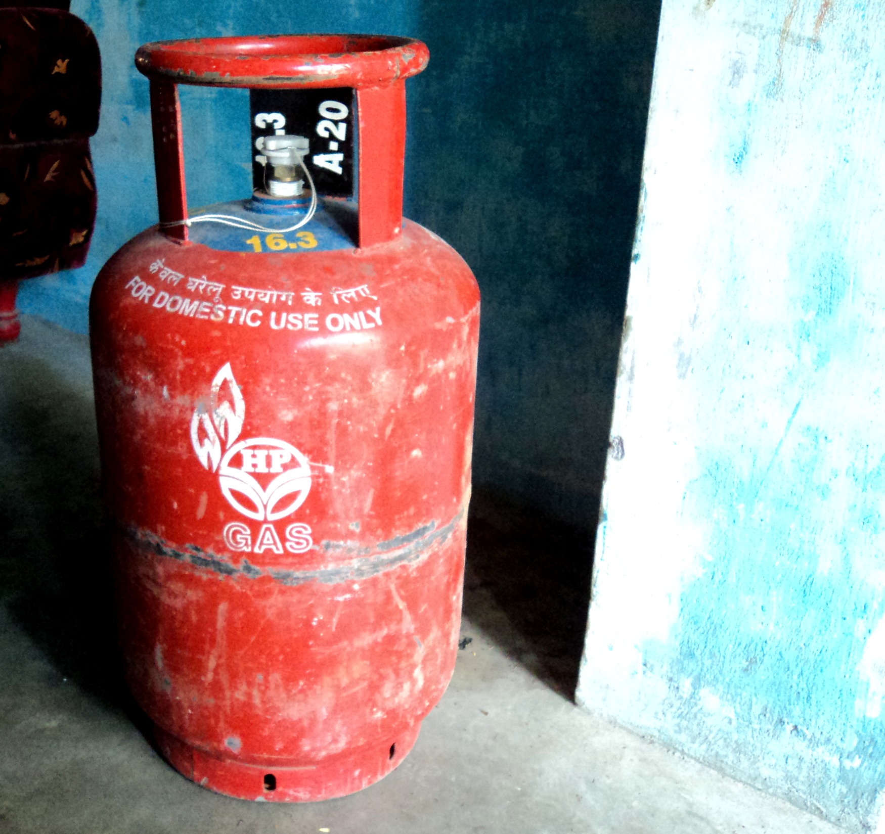 'Ujjwala':8 croreth beneficiary from Maha struggles to buy gas cylinder