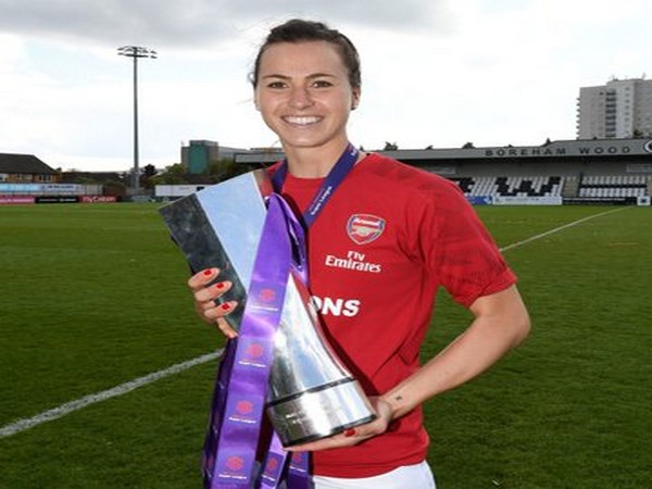 Viktoria Schnaderbeck extends contract with Arsenal