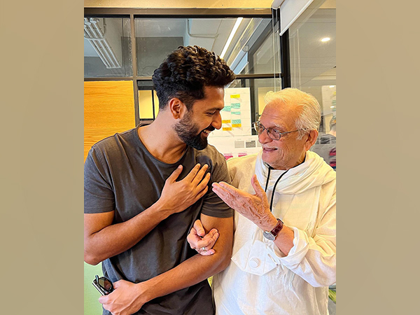 Vicky Kaushal meets legendary lyricist Gulzar, duo's picture exudes happy vibes
