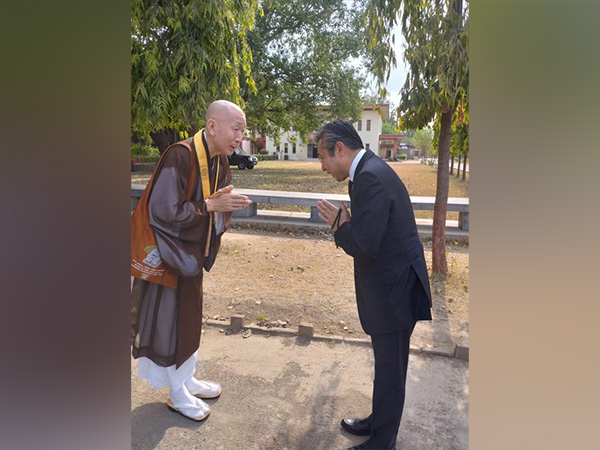 Japanese envoy Hiroshi Suzuki visits Mahabodhi Temple in Bodh Gaya 