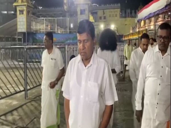 Sri Lankan Justice Minister Wijeyadasa Rajapakshe offers prayers at Tirupati Balaji temple