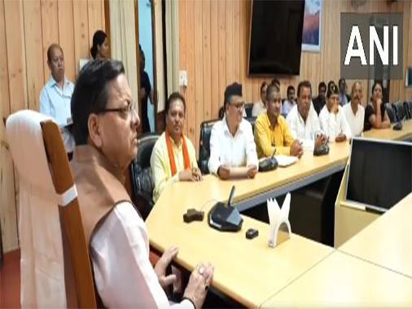 Members of Uttarakhand State Aandolankari Manch meets CM Dhami; submits memorandum 