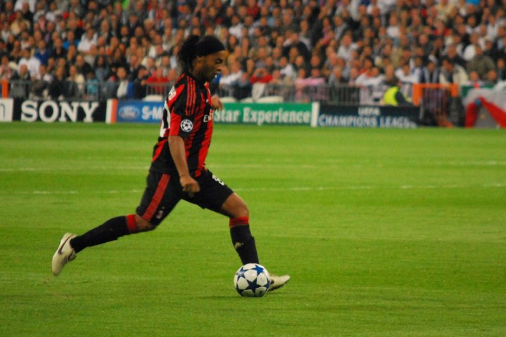 INTERVIEW-Soccer-Ronaldinho says Man City ready for Champions League challenge