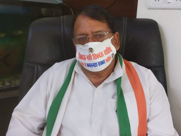 MP Cong leaders adorn masks seeking 'return of Kamal Nath govt' 