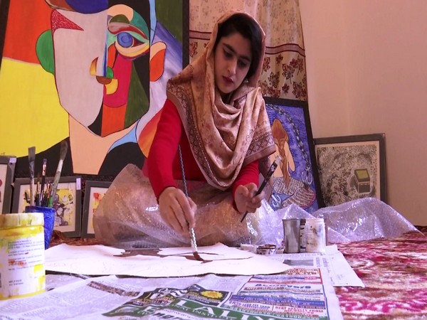 Young Kashmiri woman wins laurels at national level painting competitions