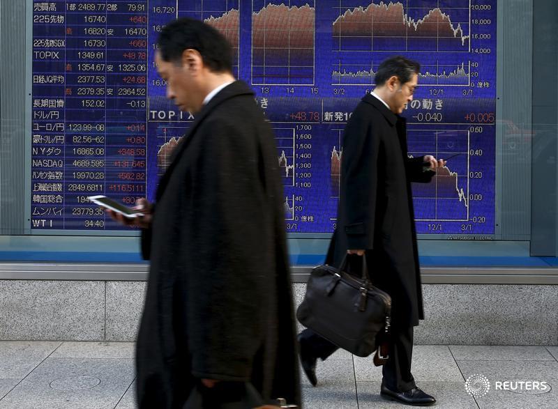 Chinese stocks open lower on Monday