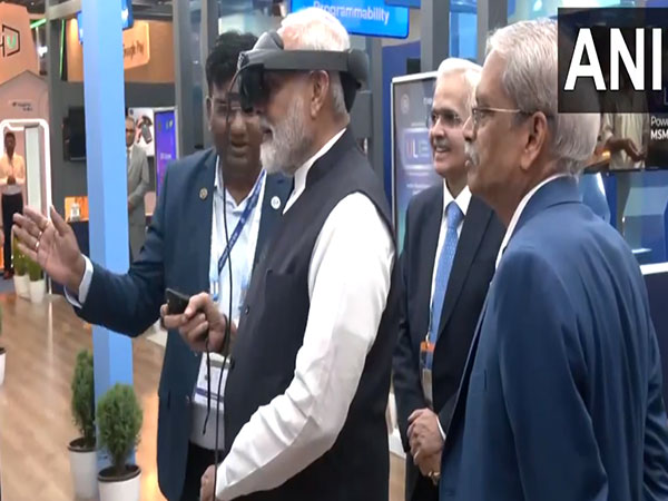 PM Modi Unveils Fintech Innovations and Lays Groundwork for Major Projects in Maharashtra