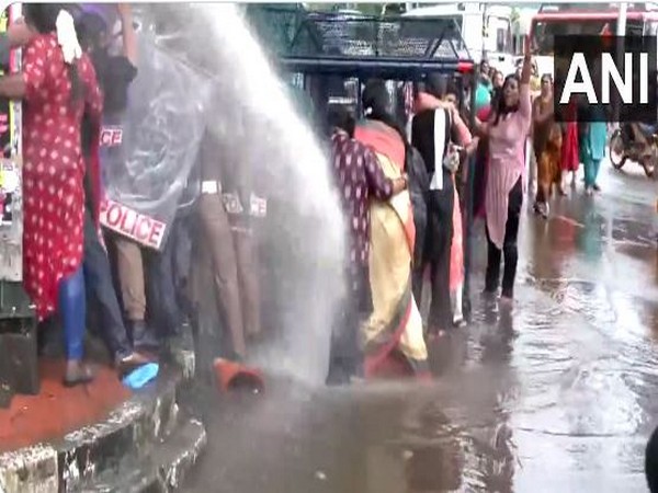 Kerala: Mahila Congress workers hold protest demanding CPI(M) MLA Mukesh's resignation