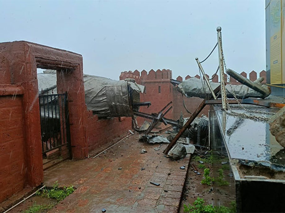 Maharashtra CM Shinde Criticizes Thackeray Over Shivaji Statue Collapse