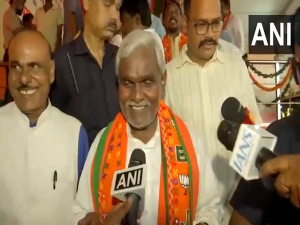 Champai Soren Joins BJP Amid Enthusiastic Support