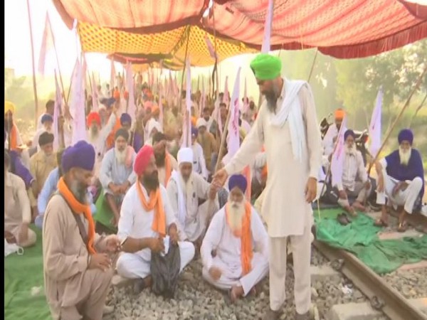 Protest against farm laws continues in Amritsar, enters seventh day