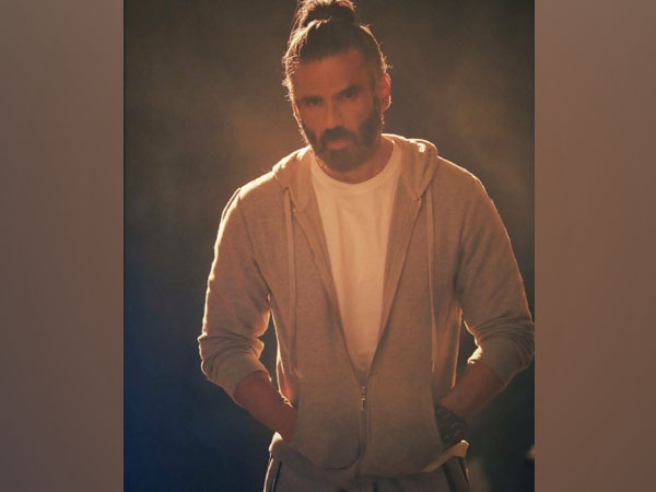 Suniel Shetty to star in web series 'Invisible Woman'