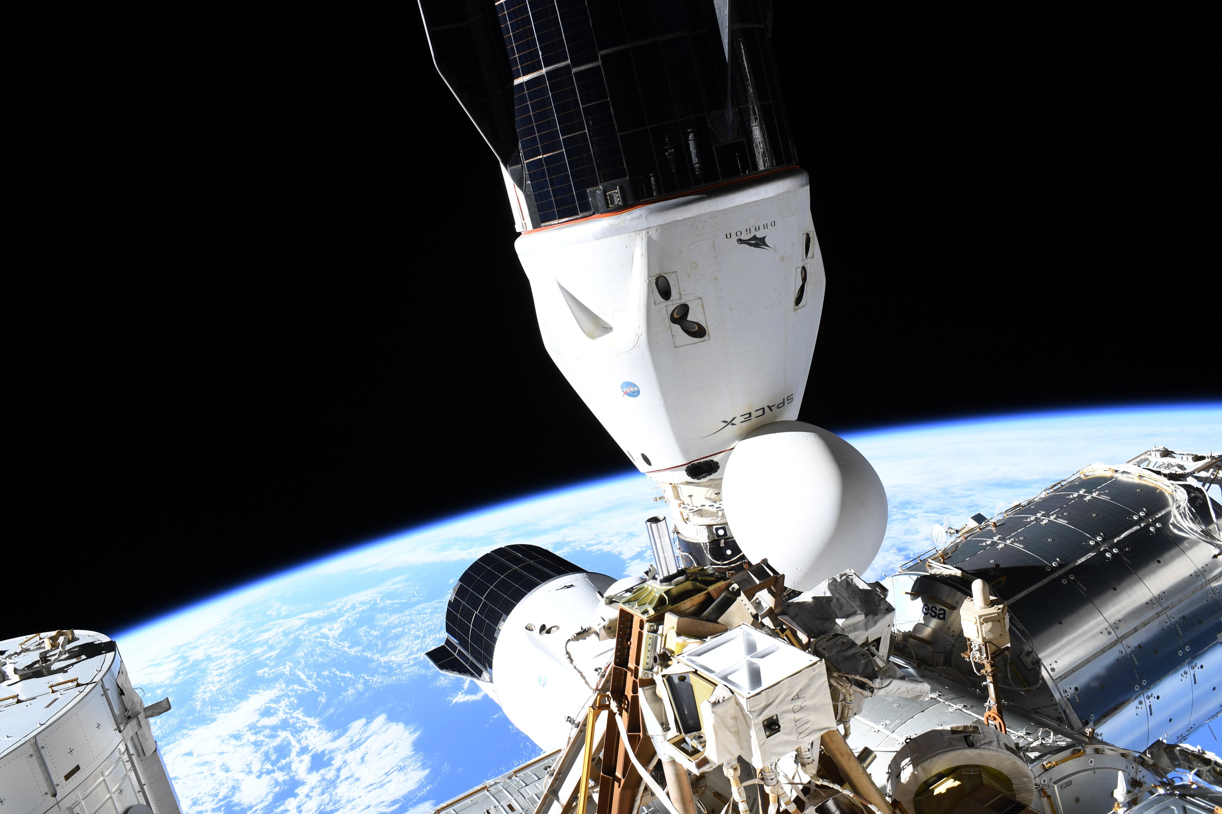 (Updated) NASA and SpaceX defer Dragon resupply ship's undocking from space station