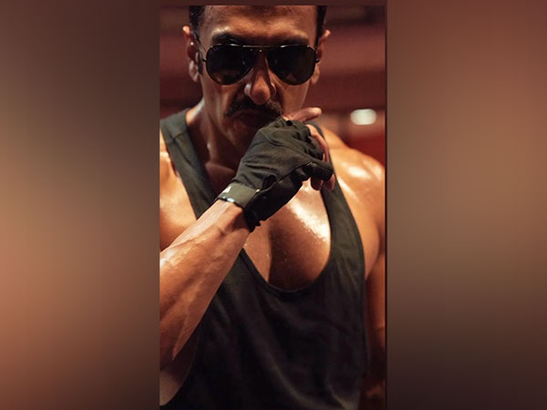 Ranveer Singh leaves fans drooling with his new picture from 'Singham Again’