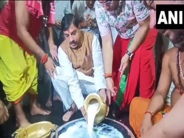 CM Mohan Yadav Prays at Baba Baidyanath Dham Ahead of Jharkhand Polls