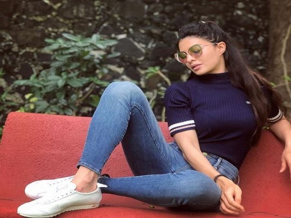 Jacqueline shares picture of being back on film set