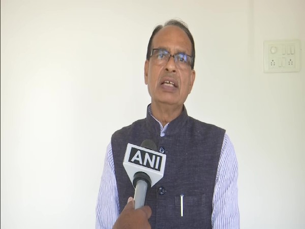 MP CM lays emphasis on need to explore economic potential of cow-rearing