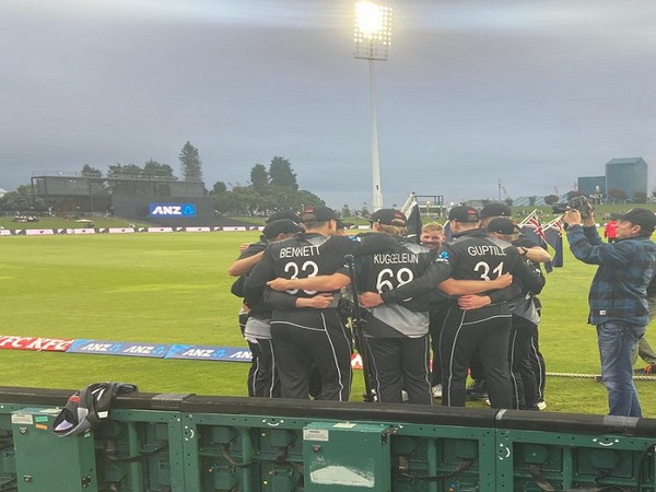 NZ vs WI: New Zealand players wear black armbands as mark of respect for Ross Dykes