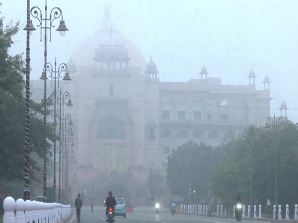 Cold Wave Grips Northwest India: Dense Fog and Plummeting Temperatures Disrupt Daily Life