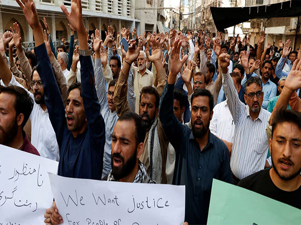 Karachi Traffic Gridlocked Amidst Protests for Parachinar Solidarity